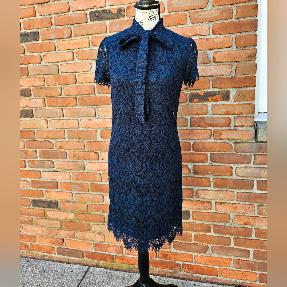 💙 Betsey Johnson Navy Blue Lace Overlay Tie-Neck Sheath Dress | Size 4